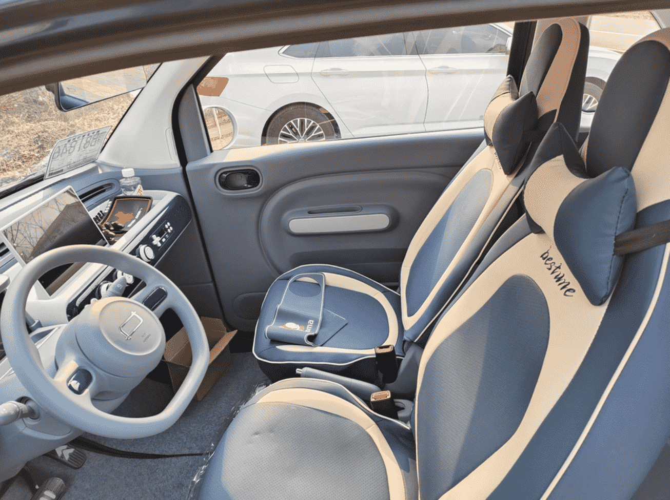 Xevaban.com ở 214 Giải Phóng là đơn vị chuyên cung cấp phụ kiện oto, đồ chơi oto, đồ chơi bestune pony, phụ kiện bestune pony, xevaban, 214 giải phóng, áo ghế bestune pony, bọc ghế da bestune pony, bộ áo ghế bestune pony.